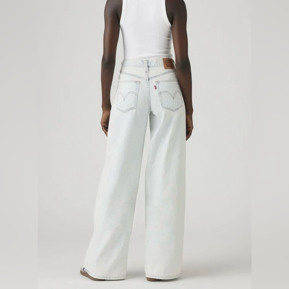Levi's Women's 94 Light Wash Baggy Wide Leg Jeans